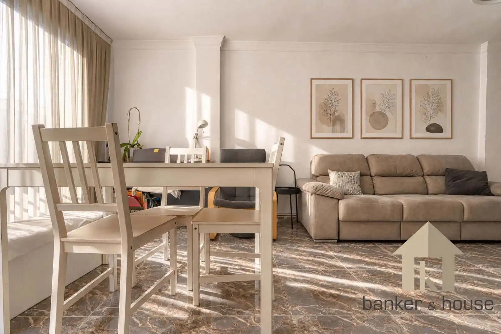 Sala de estar de Piso en venta en Cerdanyola del Vallès con Aire acondicionado, Calefacción y Terraza