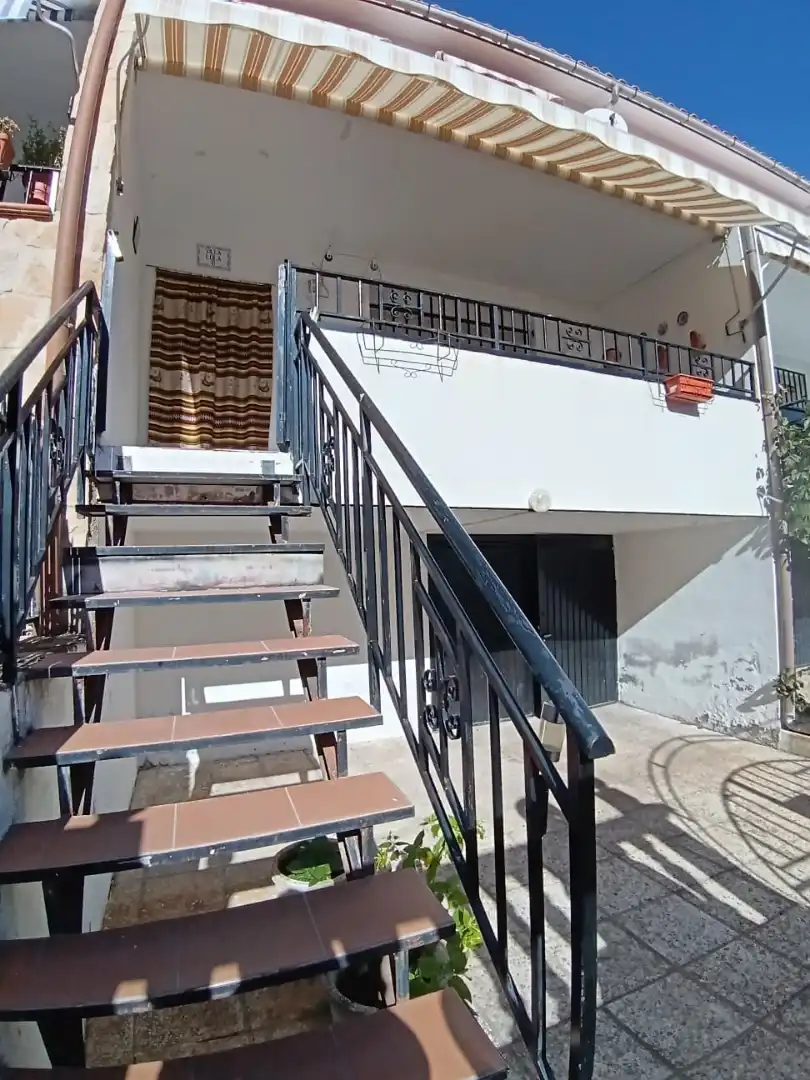 Casa o xalet en venda en Navaluenga amb Jardí privat, Terrassa i Moblat