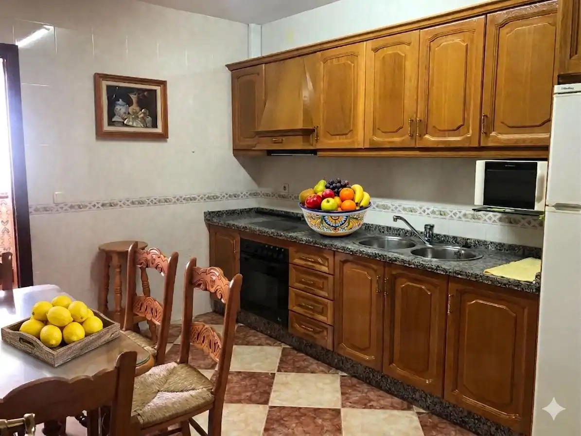 Cuina de Casa adosada en venda en Cuevas de San Marcos amb Calefacció, Terrassa i Alarma