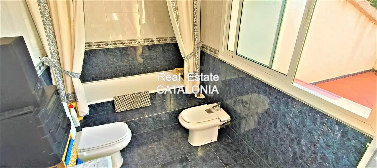 Bathroom of Houses for sale in Lloret de Mar  with Air Conditioner, Heating and Private garden