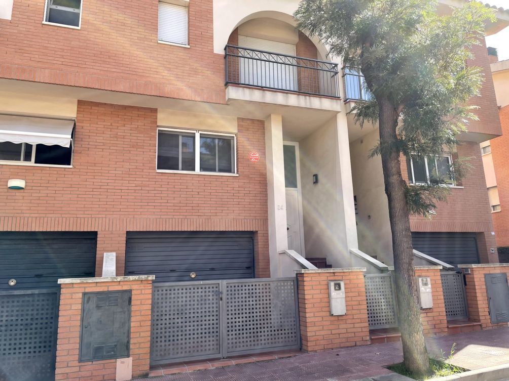 Vista exterior de Casa adosada de lloguer en Castellvell del Camp amb Aire condicionat, Calefacció i Terrassa