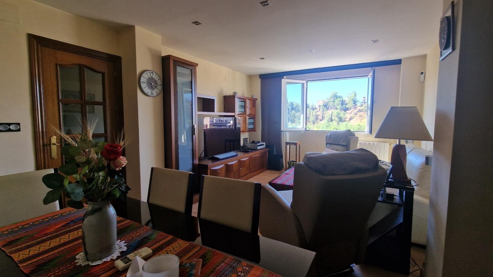 Living room of Flat for sale in  Granada Capital  with Heating, Terrace and Balcony