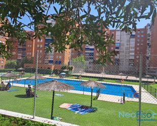 Swimming pool of Flat for sale in Alcorcón