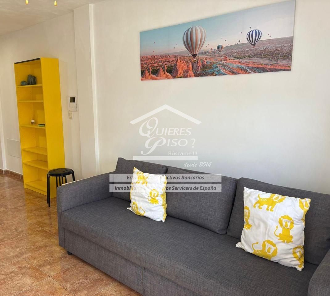 Sala d'estar de Pis en venda en Santa Lucía de Tirajana amb Terrassa, Traster i Moblat