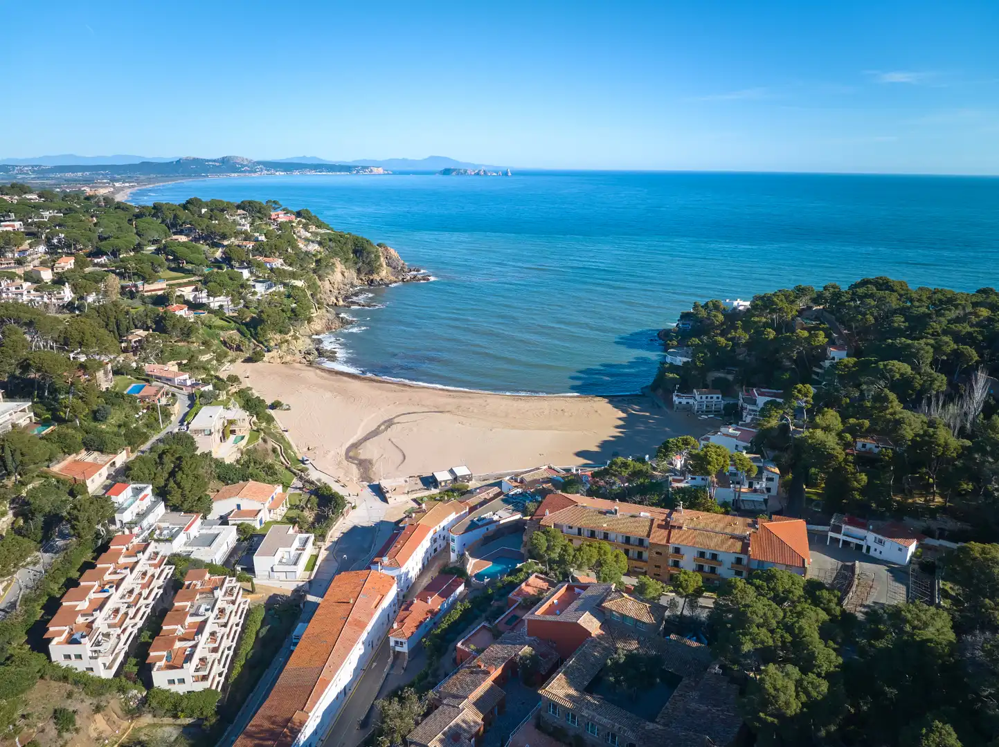Außenansicht von Wohnung zum Verkauf in Begur mit Klimaanlage, Heizung und Privatgarten