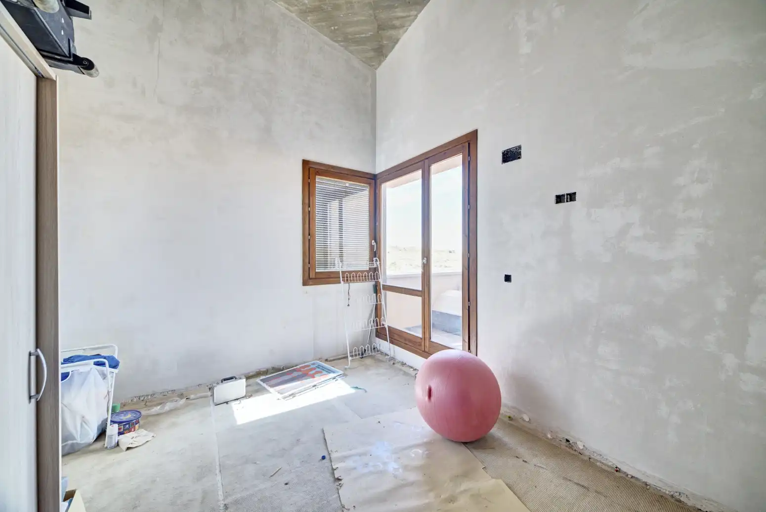 Schlafzimmer von Dachboden zum Verkauf in Undués de Lerda mit Heizung, Parkett und Terrasse