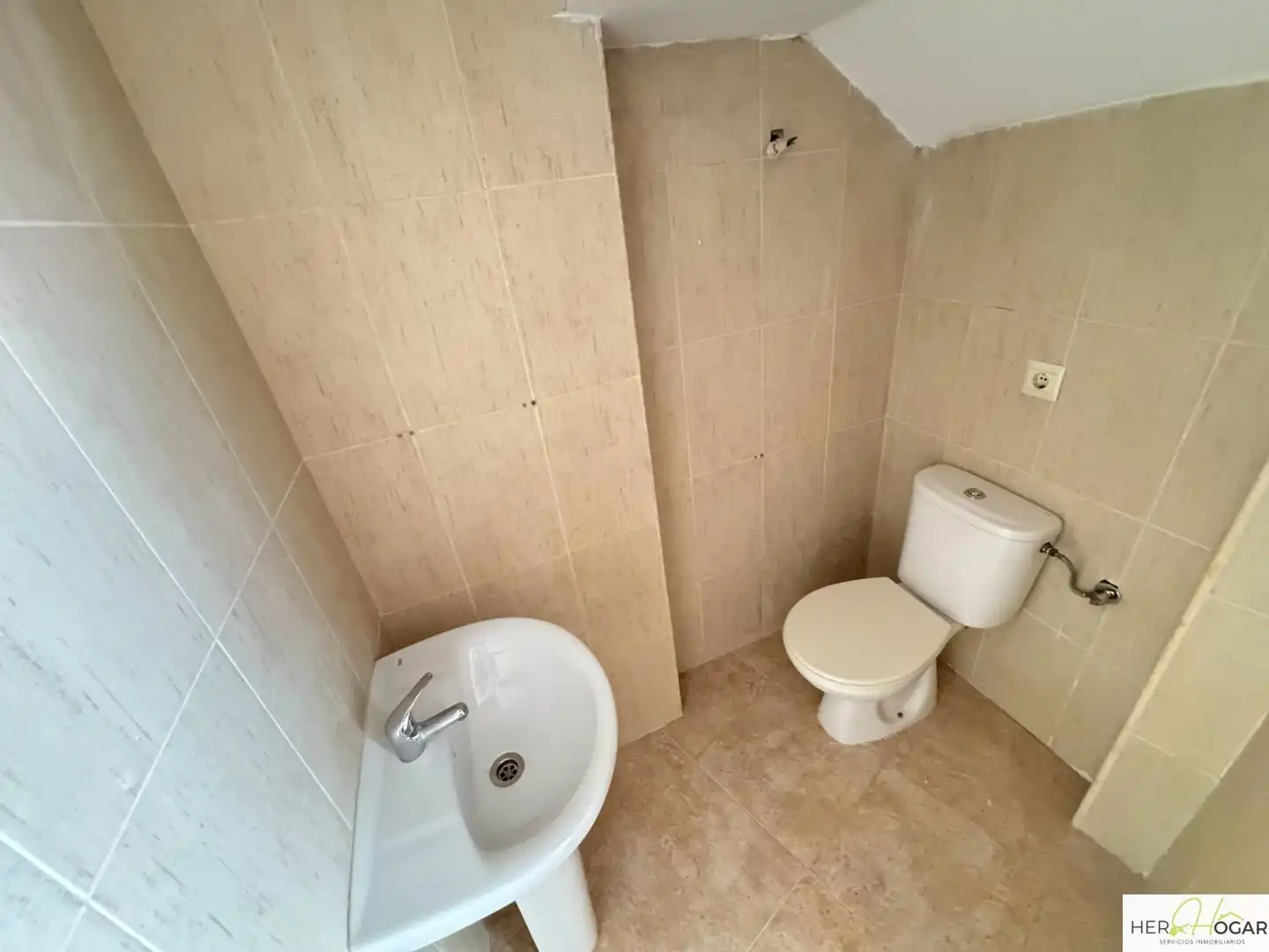 Bathroom of Flat for sale in Alameda de la Sagra  with Heating
