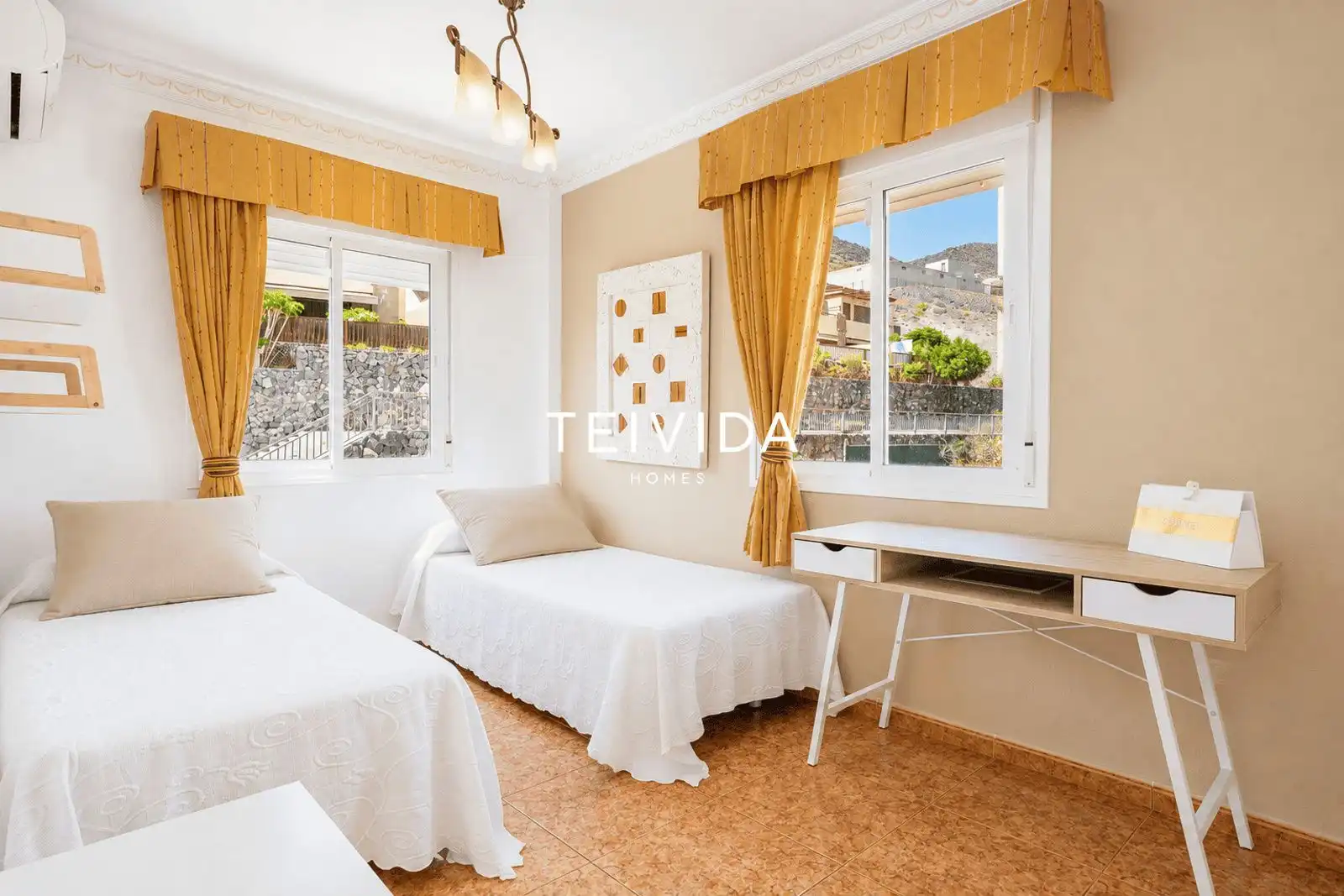 Dormitori de Casa adosada en venda en Adeje amb Aire condicionat, Jardí privat i Terrassa