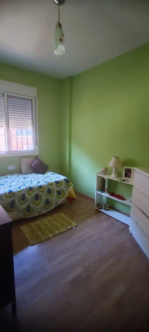Habitación de Casa adosada en venta en Coria del Río con Trastero, Amueblado y Piscina comunitaria