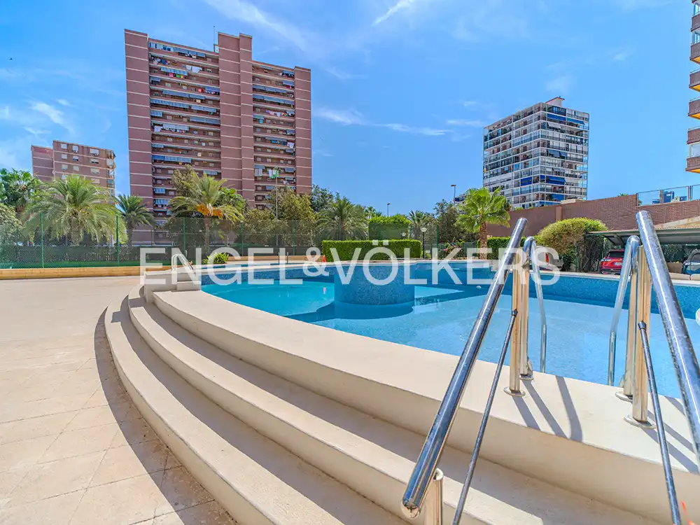 Piscina de Apartamento en venta en Alicante / Alacant con Calefacción y Terraza
