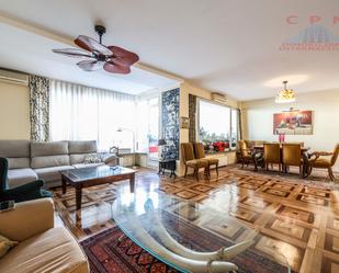 Living room of Flat to rent in  Madrid Capital  with Air Conditioner, Parquet flooring and Terrace