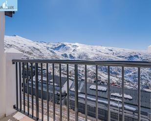 Vista exterior de Casa adosada en venda en Sierra Nevada amb Calefacció i Terrassa