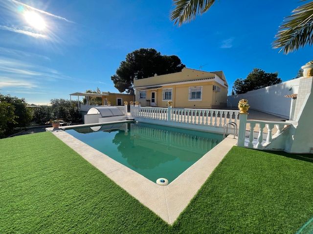 Swimming pool of House or chalet for sale in Alicante / Alacant  with Air Conditioner, Heating and Private garden