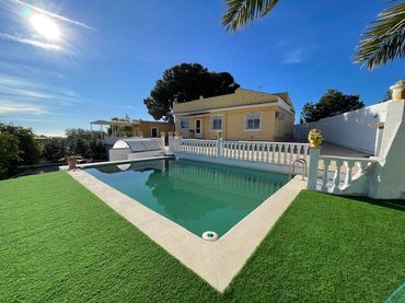 Villa mit Balkon zum Verkauf in Avenida Pescados