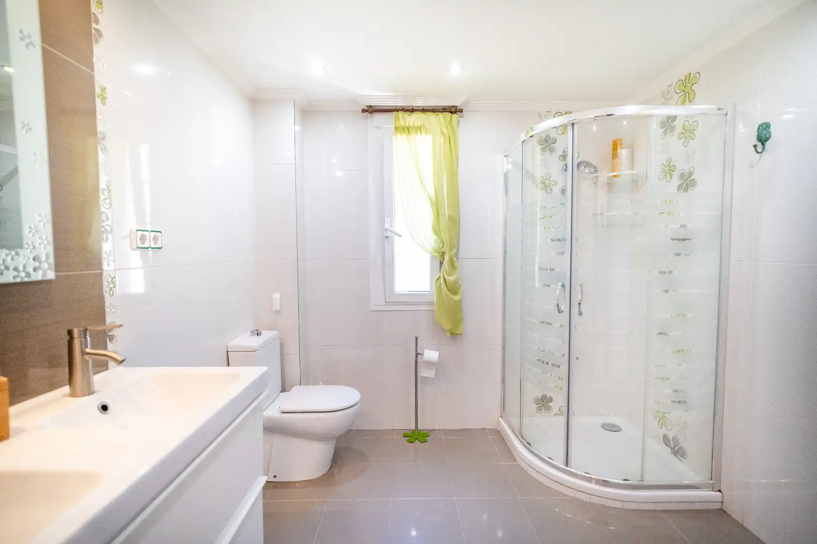 Bany de Casa o xalet en venda en Cabanillas de la Sierra amb Jardí privat i Terrassa
