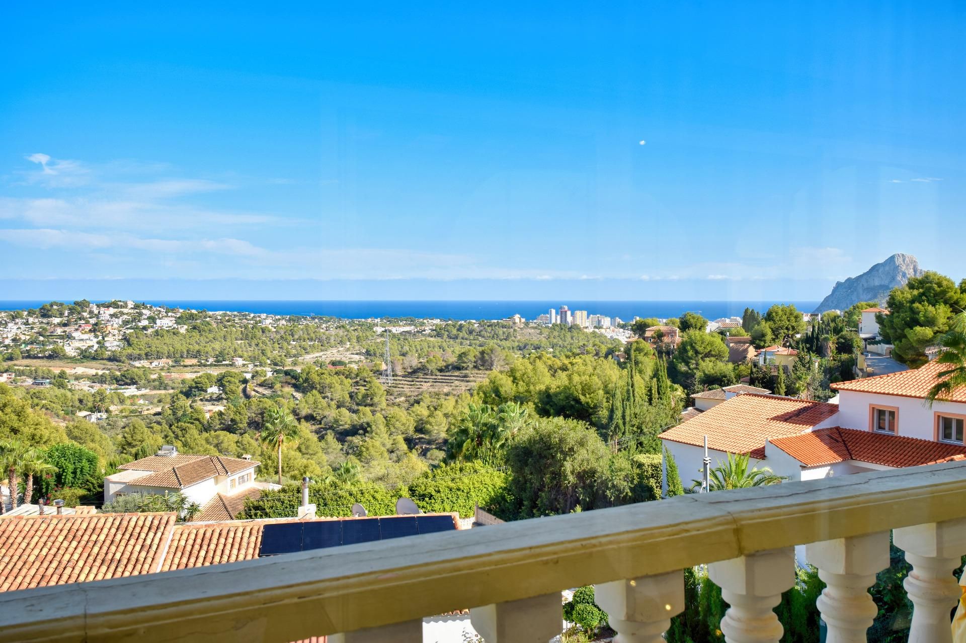 Vista exterior de Casa adosada en venda en Calpe / Calp amb Aire condicionat, Calefacció i Jardí privat