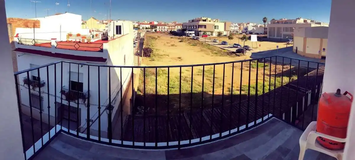Pis amb terrassa en venda a Sanlúcar la Mayor, imagen 2