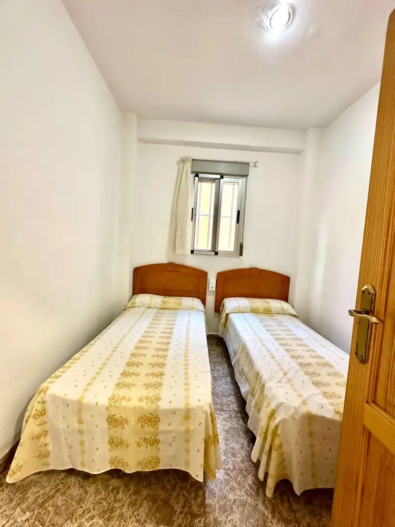 Dormitori de Apartament de lloguer en Miramar amb Terrassa, Moblat i Balcó