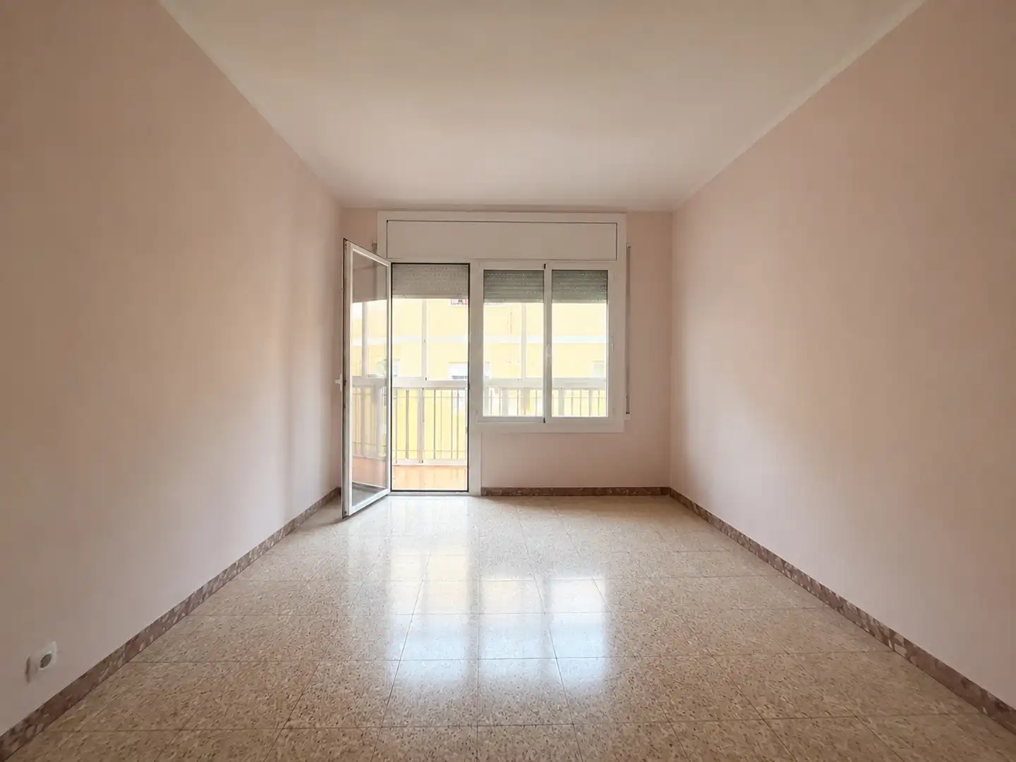 Sala d'estar de Pis en venda en Sant Andreu de la Barca amb Forn i Balcó