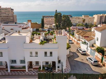 Exterior view of Single-family semi-detached for sale in Fuengirola  with Air Conditioner, Terrace and Swimming Pool