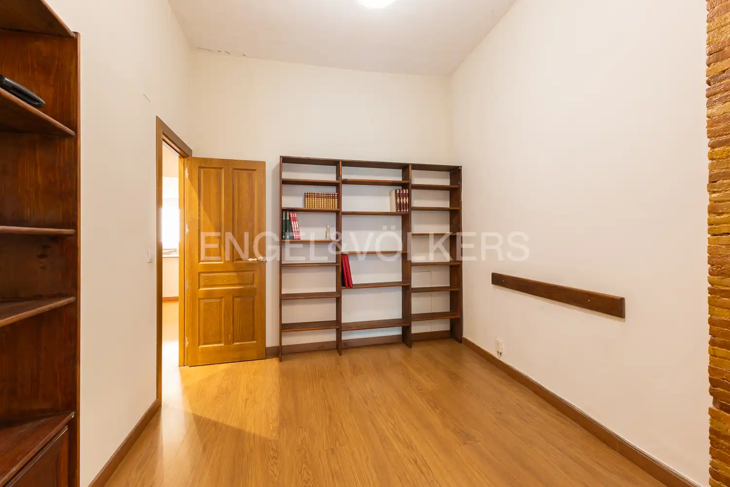 Flat for rent in Valencia  with Air Conditioner, Heating and Furnished