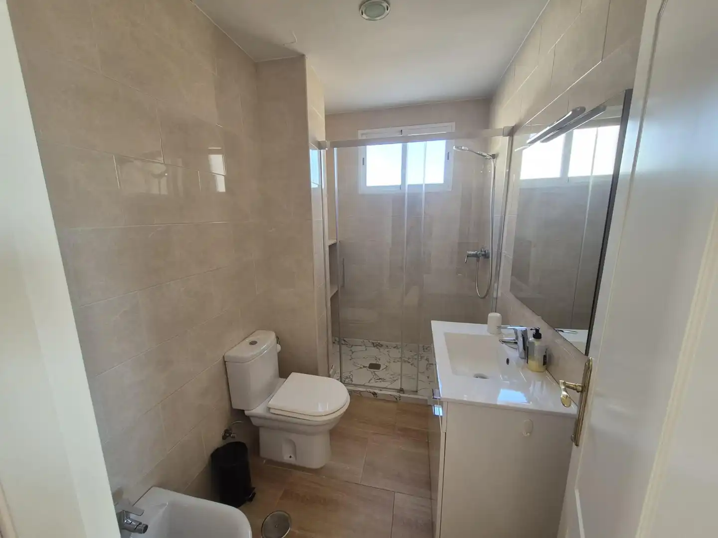 Bathroom of Attic for rent in Huelva