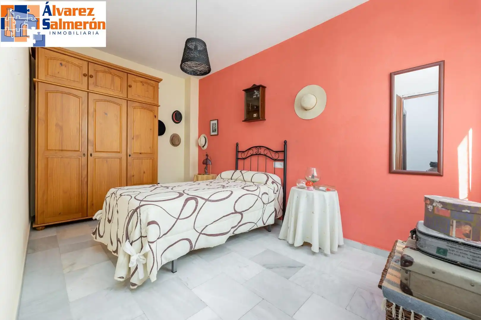 Schlafzimmer von Dachboden zum Verkauf in Churriana de la Vega mit Terrasse und Abstellraum