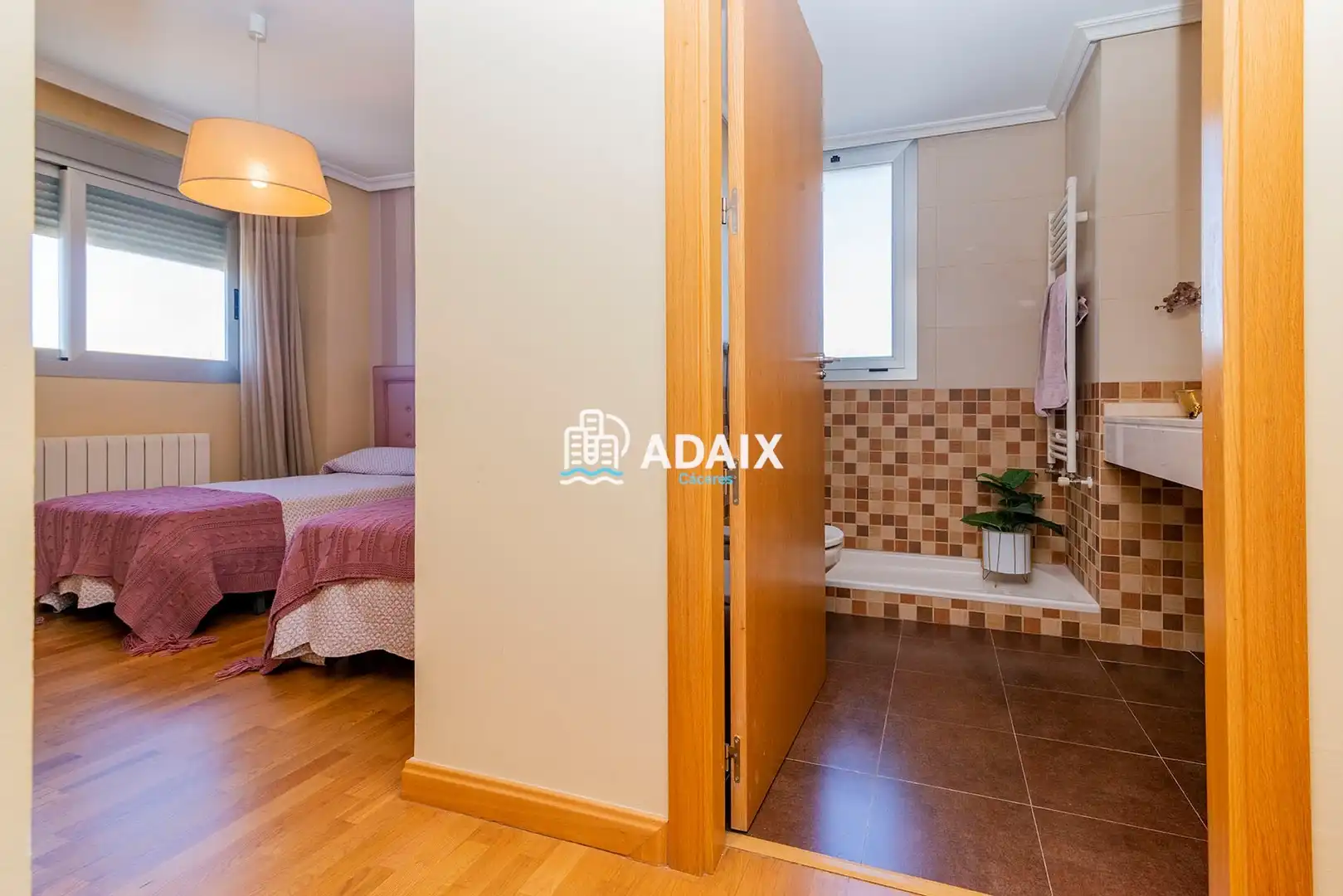 Habitación de Ático en venta en Cáceres con Aire acondicionado, Calefacción y Terraza