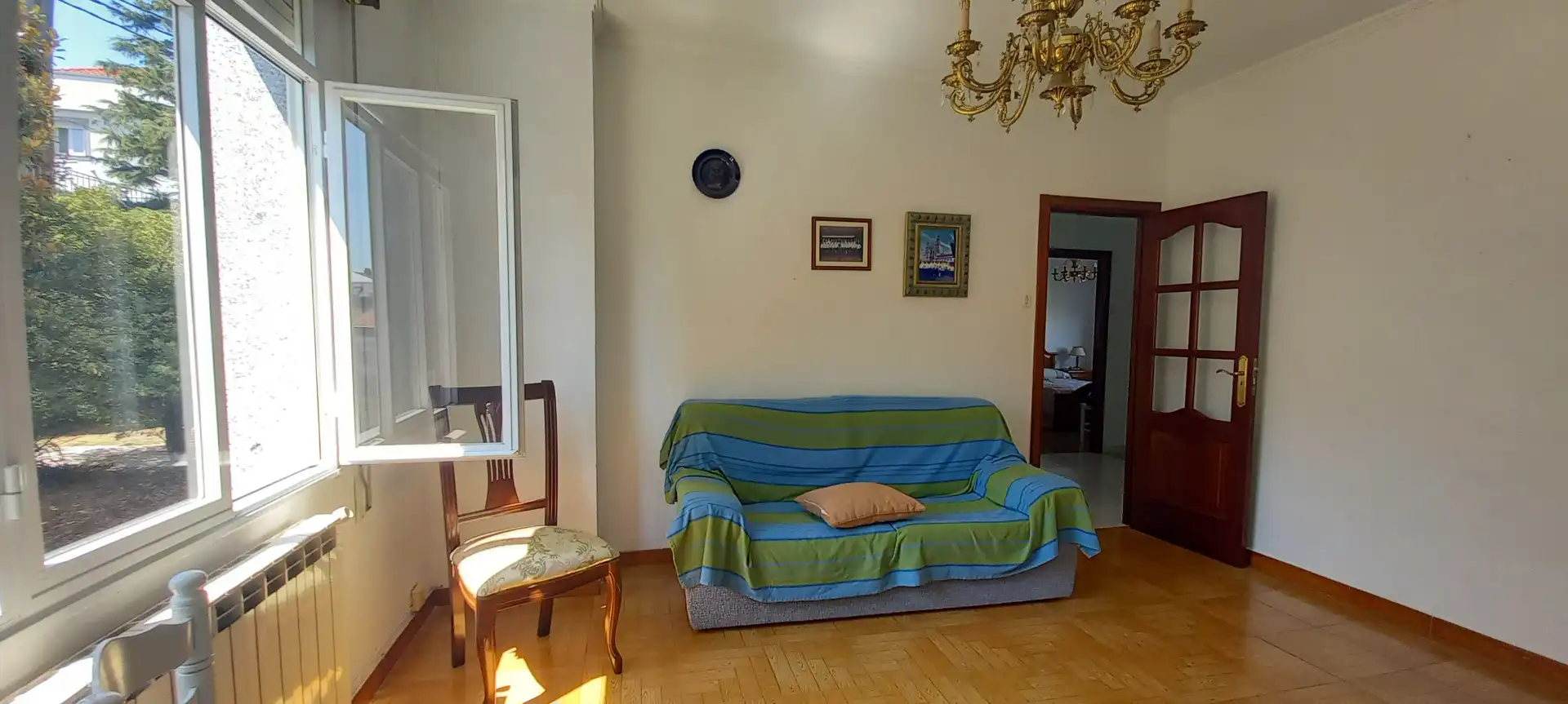 Sala de estar de Casa adosada en venta en Ribeira con Jardín privado
