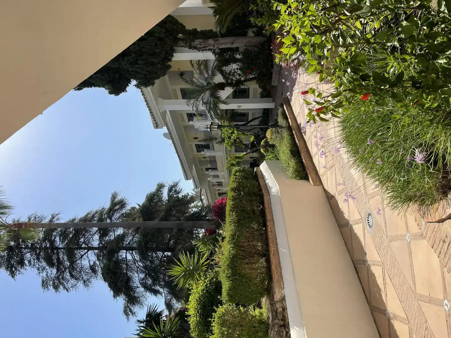 Außenansicht von Wohnung zur Miete in Marbella mit Klimaanlage, Privatgarten und Schwimmbad