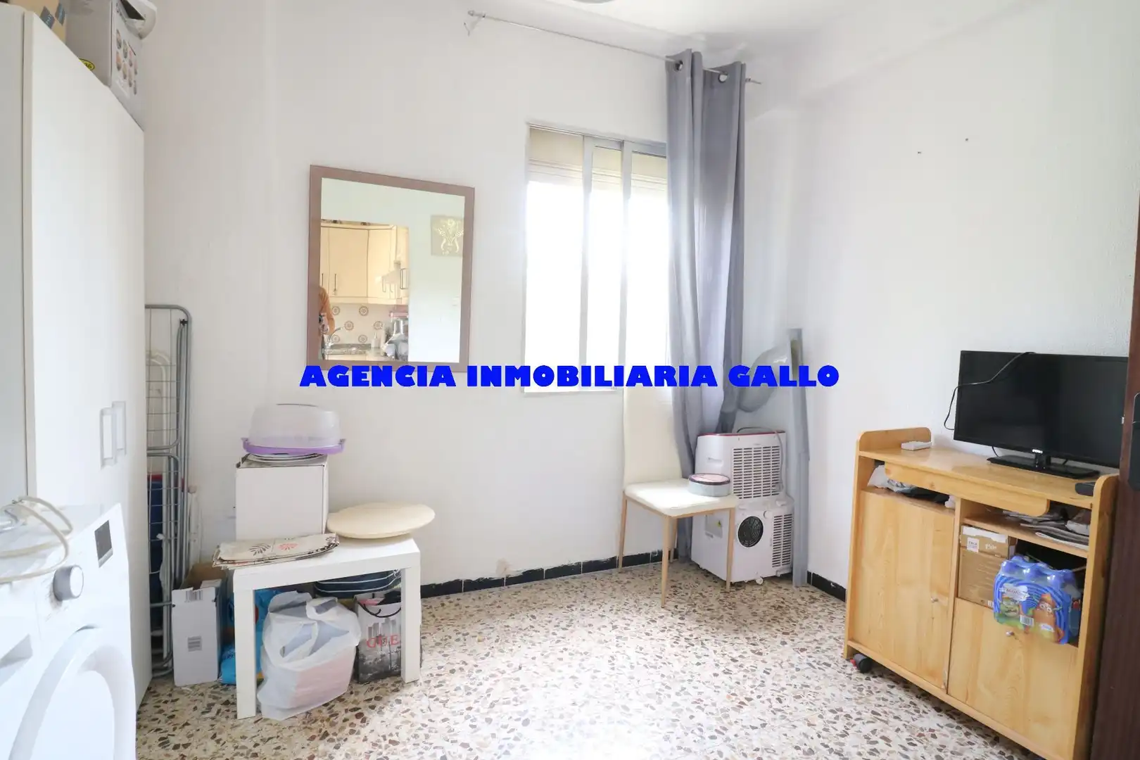 Flat for sale in Sevilla  with Air Conditioner and Storage room