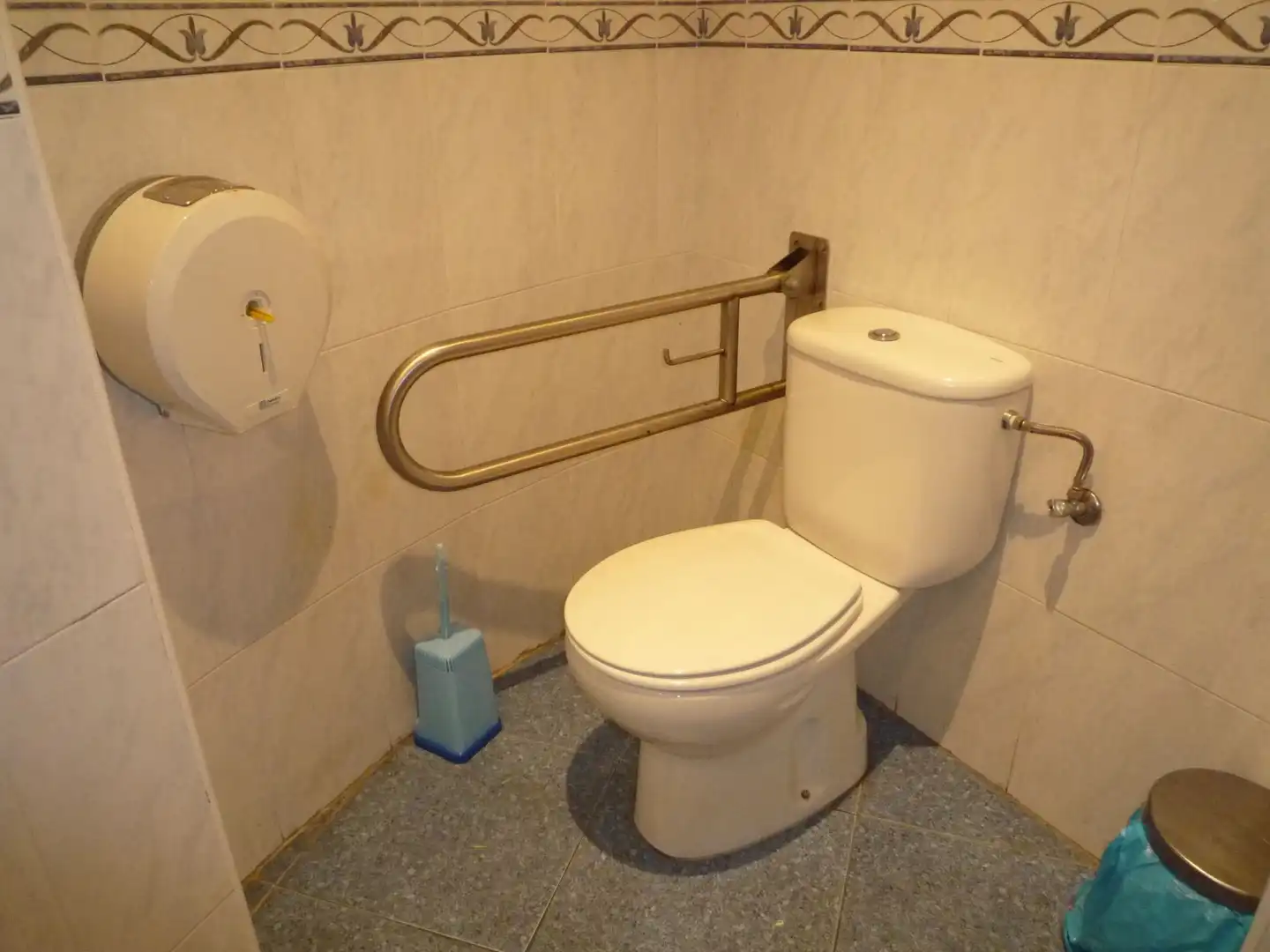 Badezimmer von Geschaftsraum zum Verkauf in Tossa de Mar mit Klimaanlage, Terrasse und Möbliert