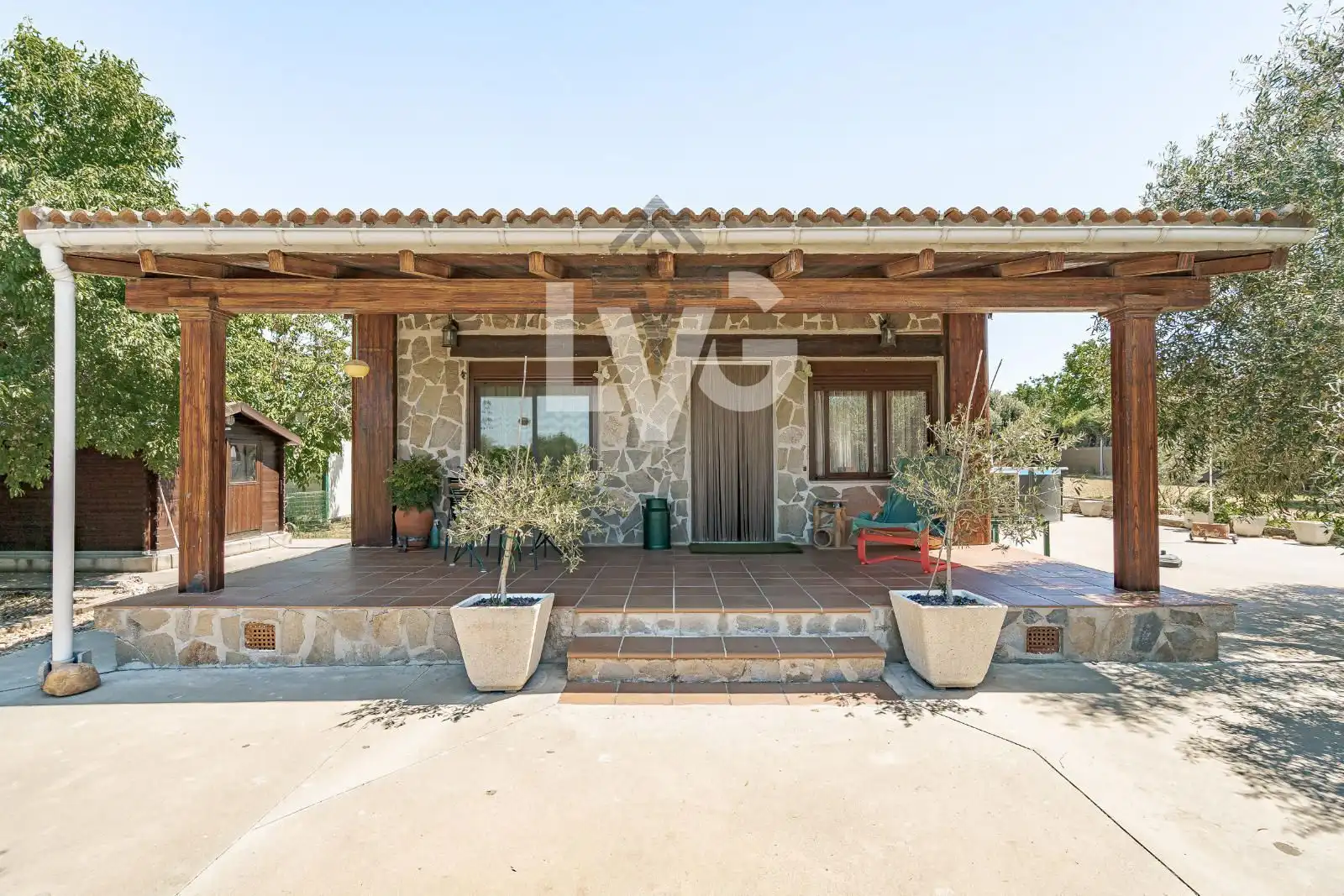 Außenansicht von Haus oder Chalet zum Verkauf in Valdetorres de Jarama mit Klimaanlage, Heizung und Privatgarten