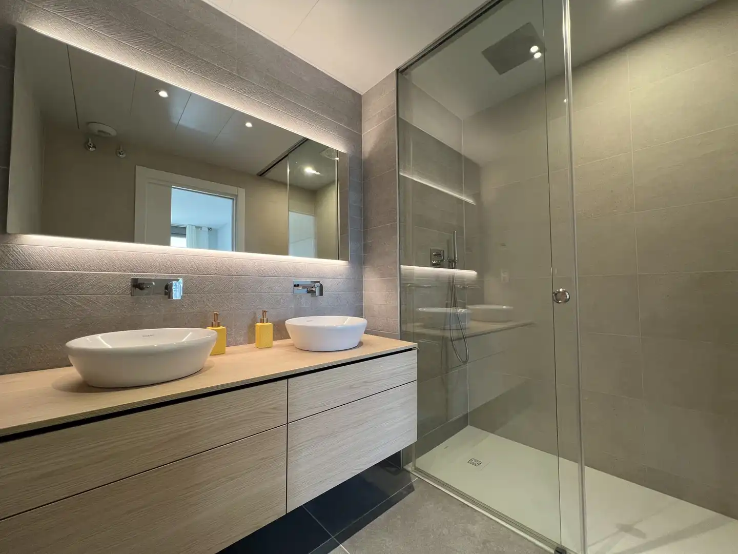 Badezimmer von Wohnung zur Miete in Salou mit Klimaanlage, Heizung und Terrasse