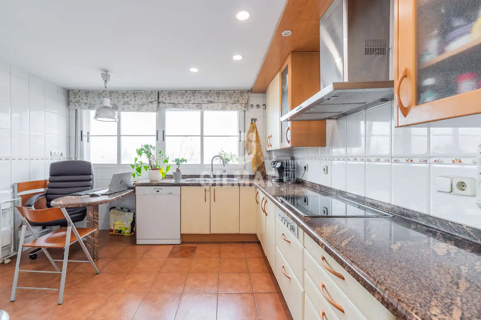 Cocina de Casa adosada en venta en Madrid con Calefacción, Jardín privado y Piscina