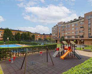 Terrassa de Pis en venda en Oviedo  amb Terrassa i Piscina