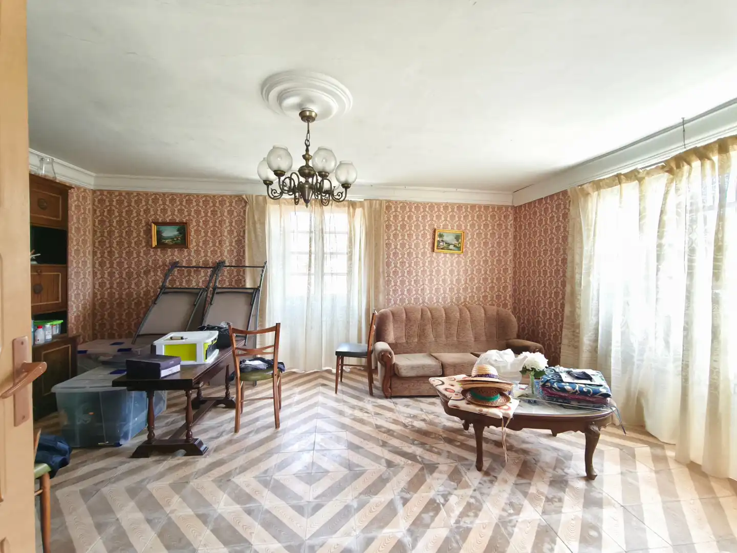 Sala d'estar de Casa o xalet en venda en Santiago de Compostela  amb Jardí privat, Terrassa i Traster