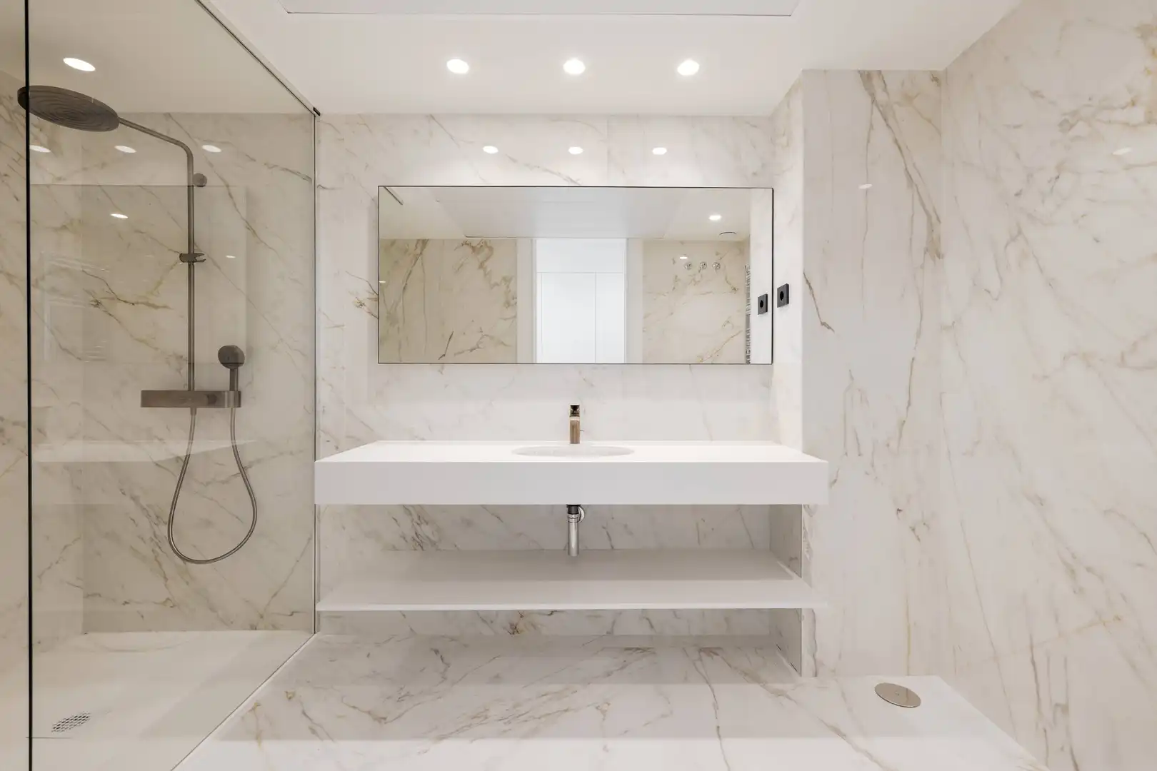 Bathroom of Attic for sale in Estepona  with Terrace, Storage room and Community pool