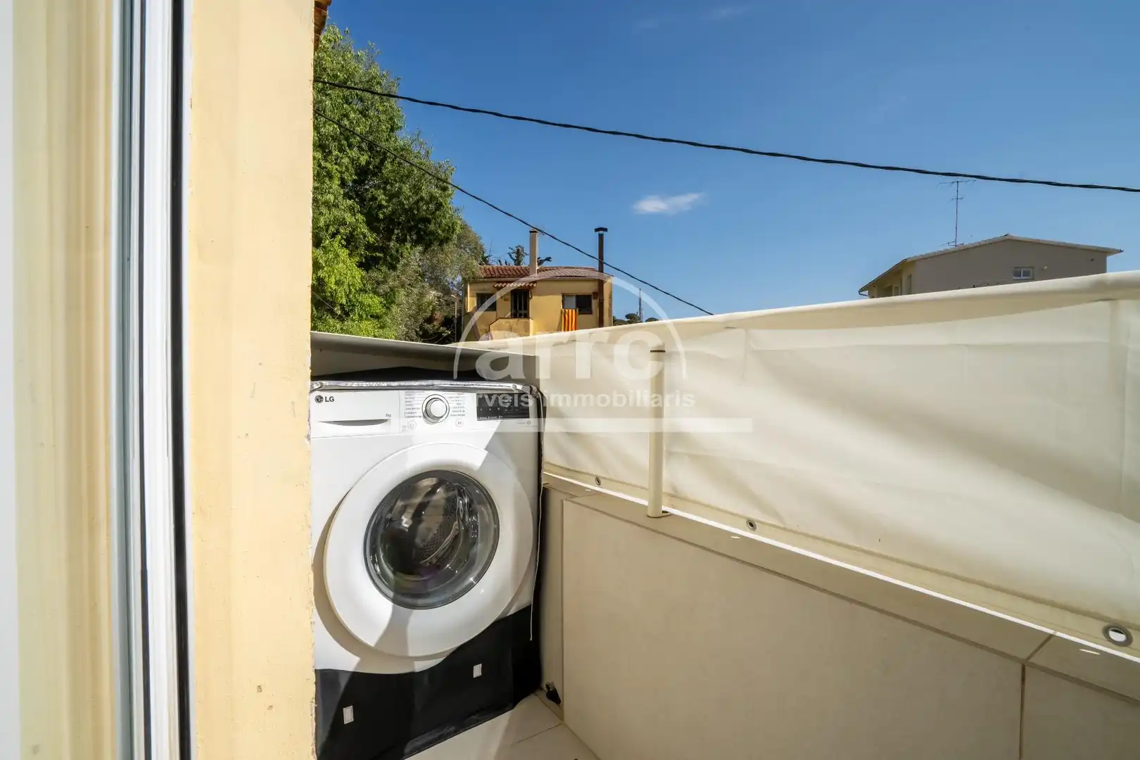 Vista exterior de Pis en venda en Sant Andreu de Llavaneres amb Aire condicionat i Balcó