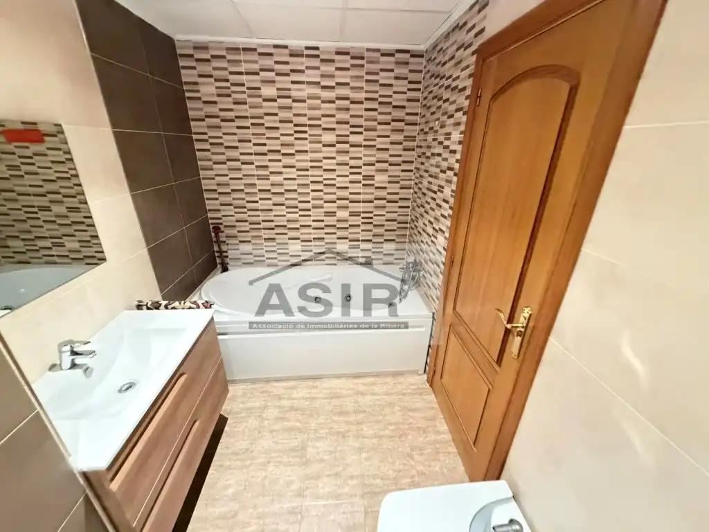 Bathroom of Houses for sale in Alzira  with Air Conditioner and Terrace