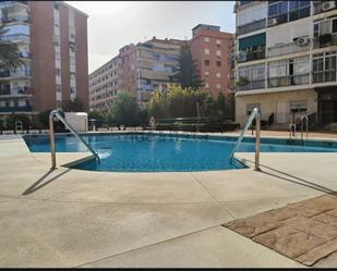 Piscina de Apartament de lloguer en Torremolinos amb Aire condicionat, Terrassa i Moblat