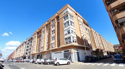 .OPORTUNIDAD ÚNICA.Se vende Planta baja, esquinera, con acceso directo desde dos calles.Consta de 149 m, según ficha catastral, co