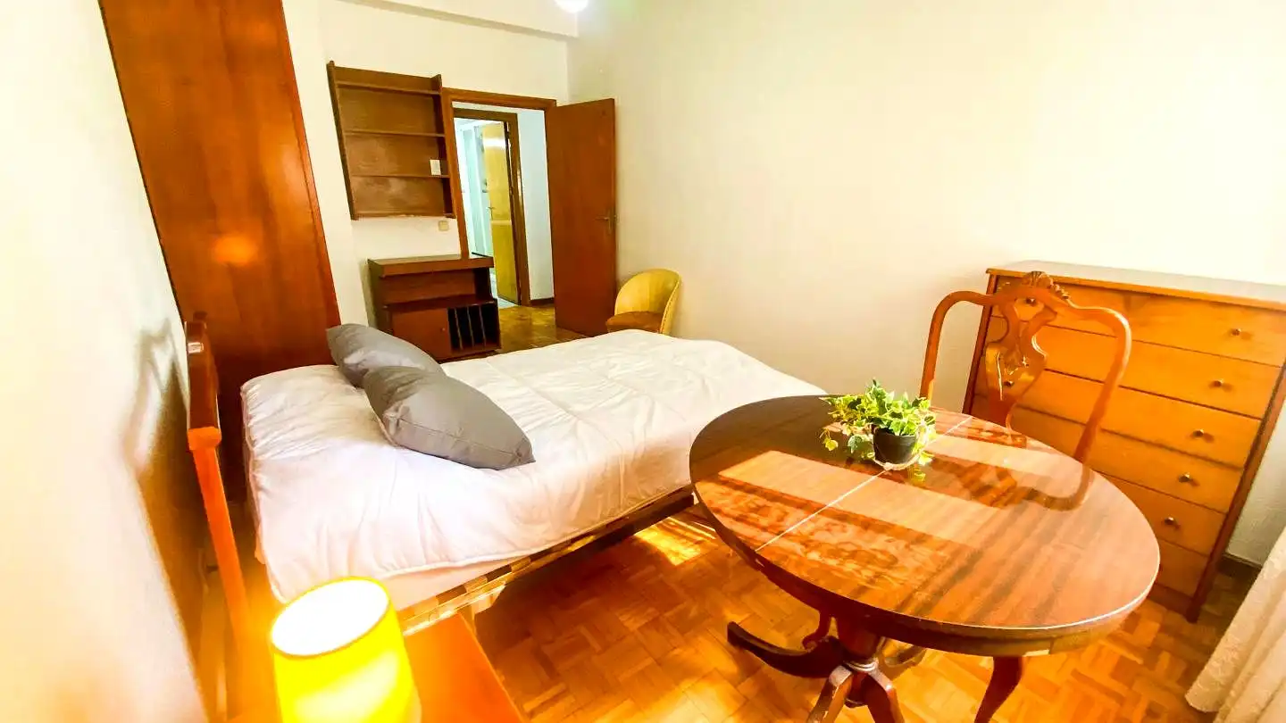 Schlafzimmer von Wohnung zur Miete in Arganzuela