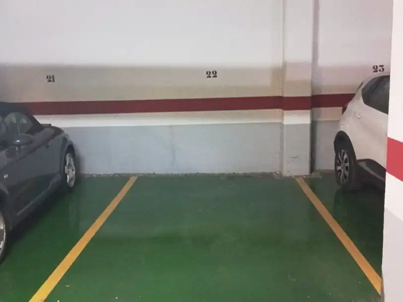 Parkplatz von Garage zur Miete in Sur