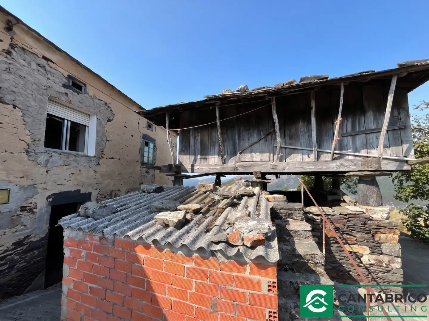 Vista exterior de Casa o xalet en venda en Villayón amb Moblat
