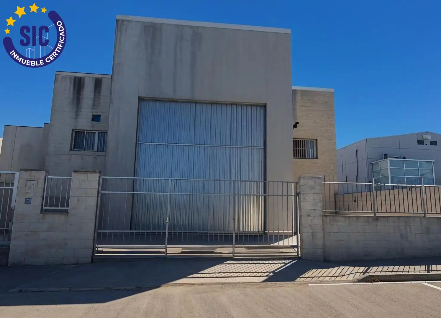 Vista exterior de Nave industrial en venta en El Genovés