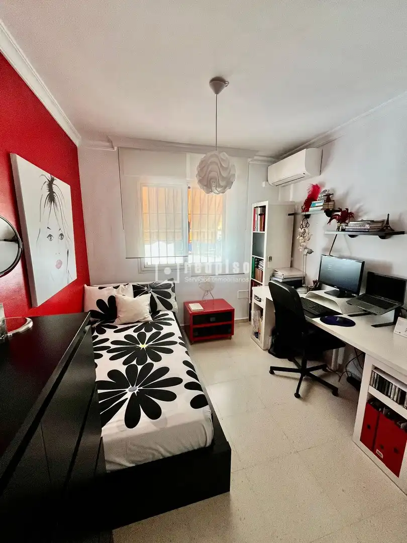 Bedroom of Houses for sale in Málaga  with Air Conditioner, Heating and Private garden