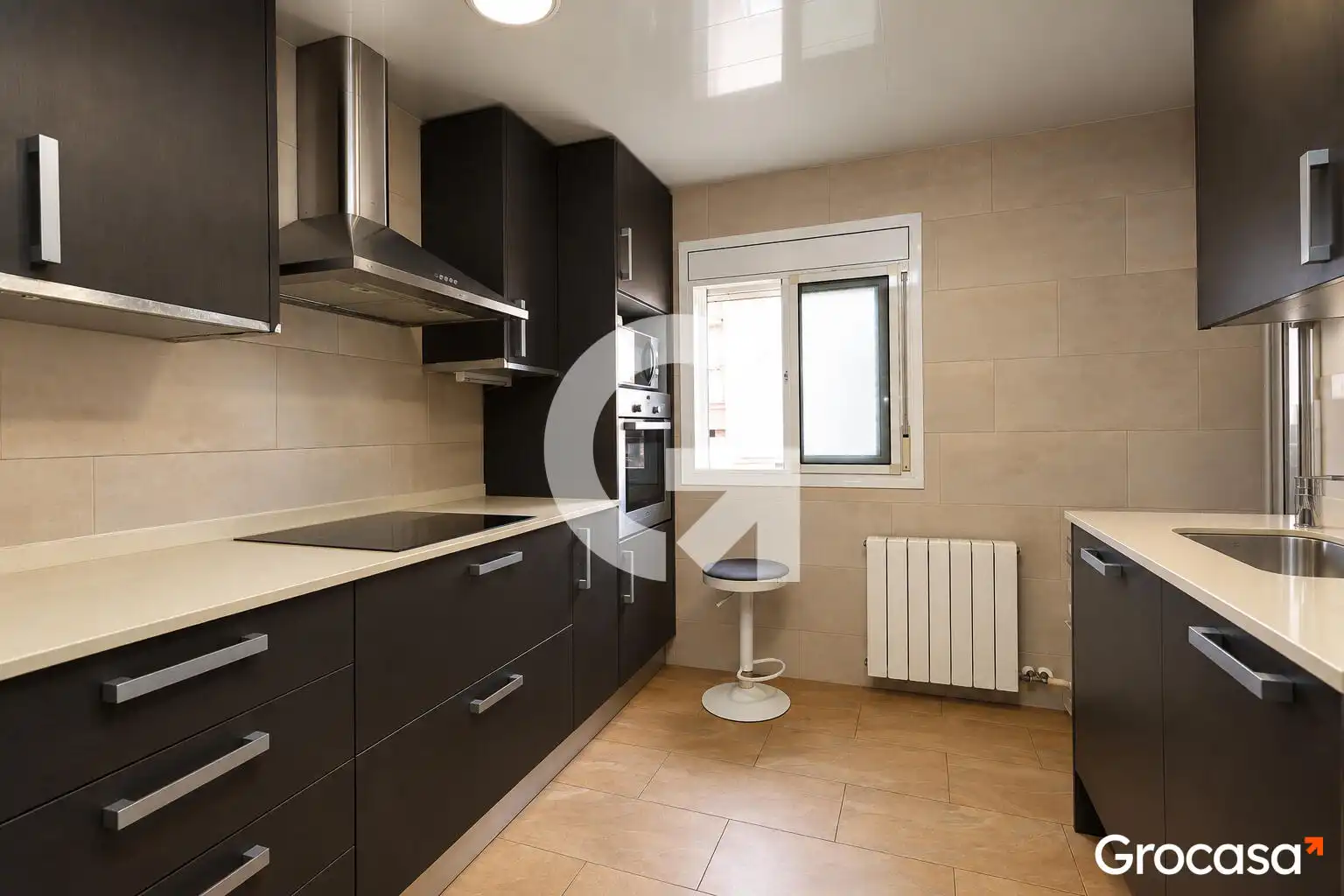 Kitchen of Flat for sale in Sant Boi de Llobregat  with Air Conditioner, Heating and Oven