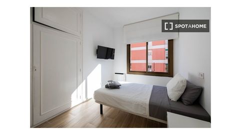 Photo 2 of Room in Llefià, Badalona