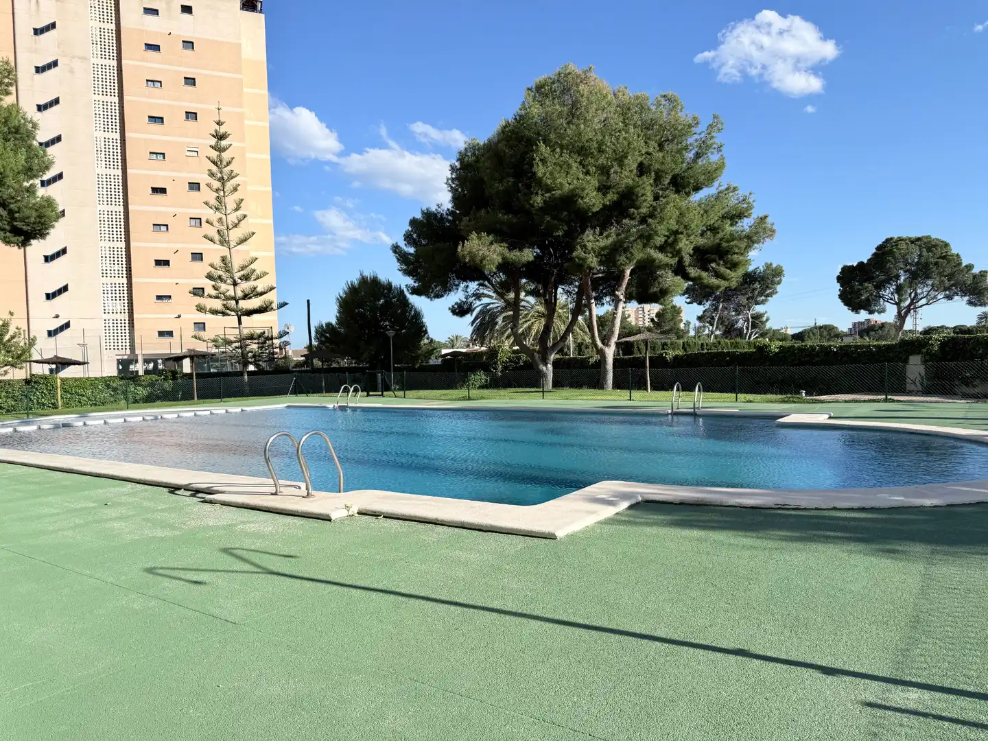 Schwimmbecken von Wohnung zum Verkauf in El Campello mit Klimaanlage, Heizung und Parkett